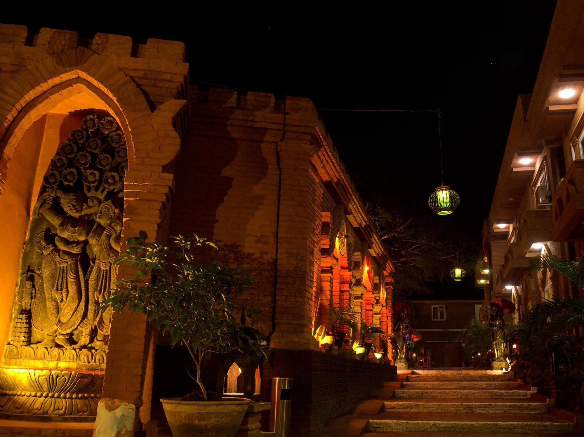 Hotel Sincere Smile Bagan 3*