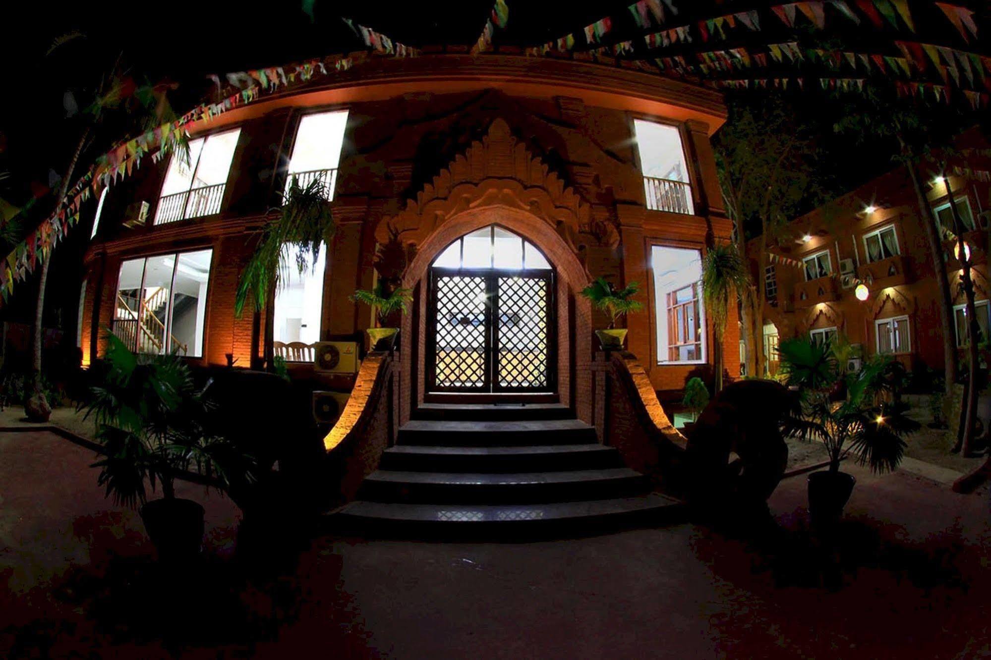 Hotel Sincere Smile Bagan 3*